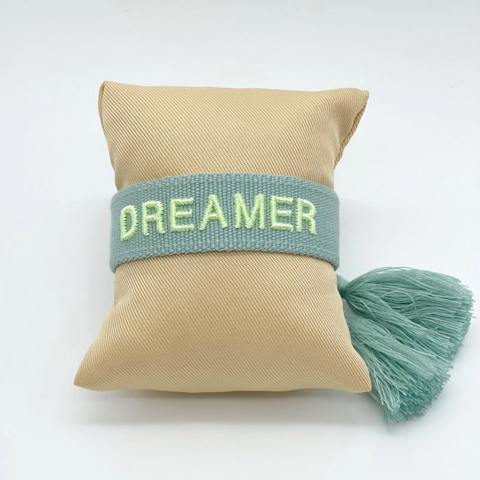 Canvas Statement Armband Dreamer Grün Salbei besticktes Webarmband