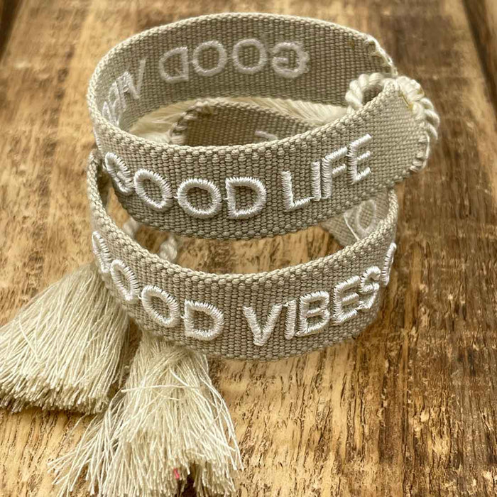 Canvas Statement Armband Good Vibes Good Life Beige Weiß besticktes Webarmband