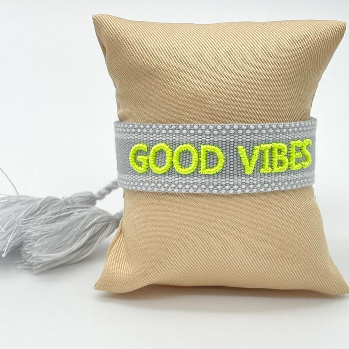 Canvas Statement Armband Good Vibes Grau Neon Grün besticktes Webarmband