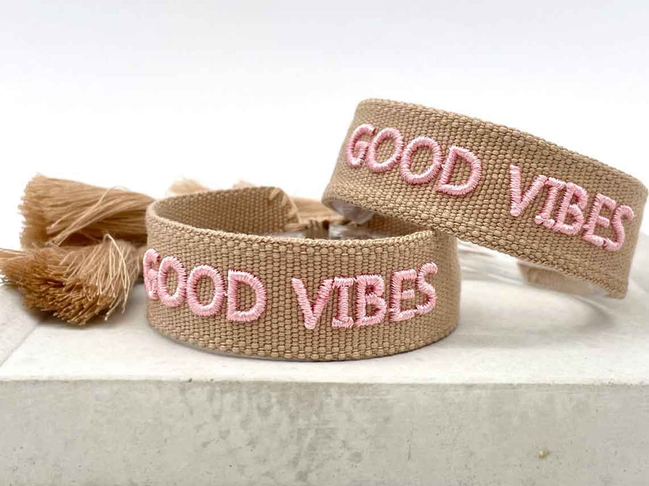 Canvas Statement Armband Good Vibes Braun / Taupe Rose besticktes Webarmband