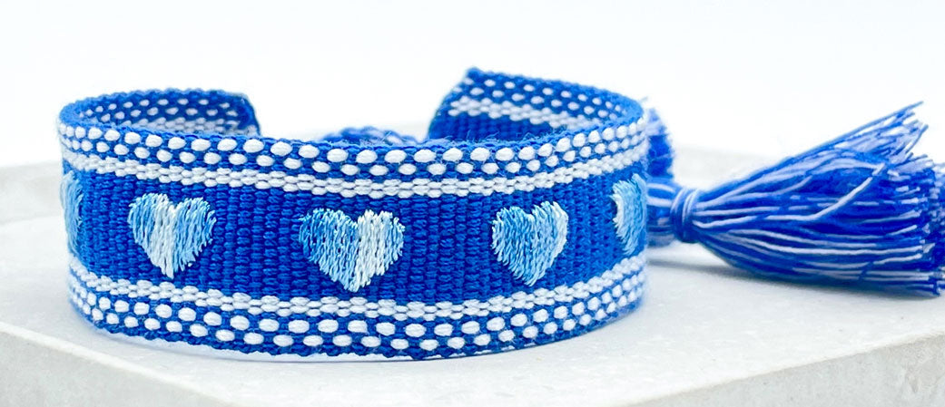 Canvas Statement Armband ❤️ Herzen ❤️ Blau Weiß besticktes Webarmband