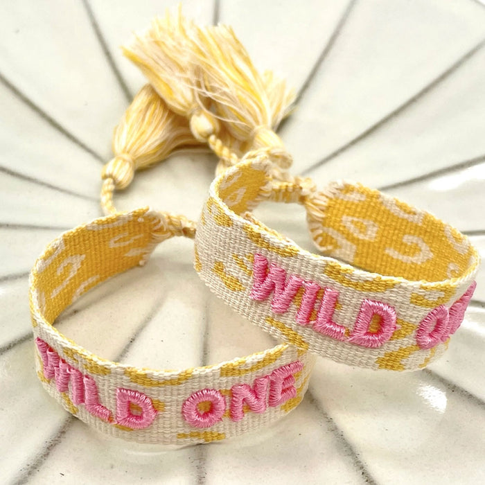 Canvas Statement Armband Wild One Gelb Rose Pink besticktes Webarmband