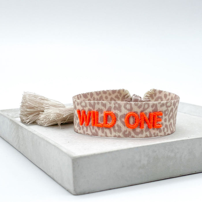 Canvas Statement Armband Wild One Leo Orange besticktes Webarmband