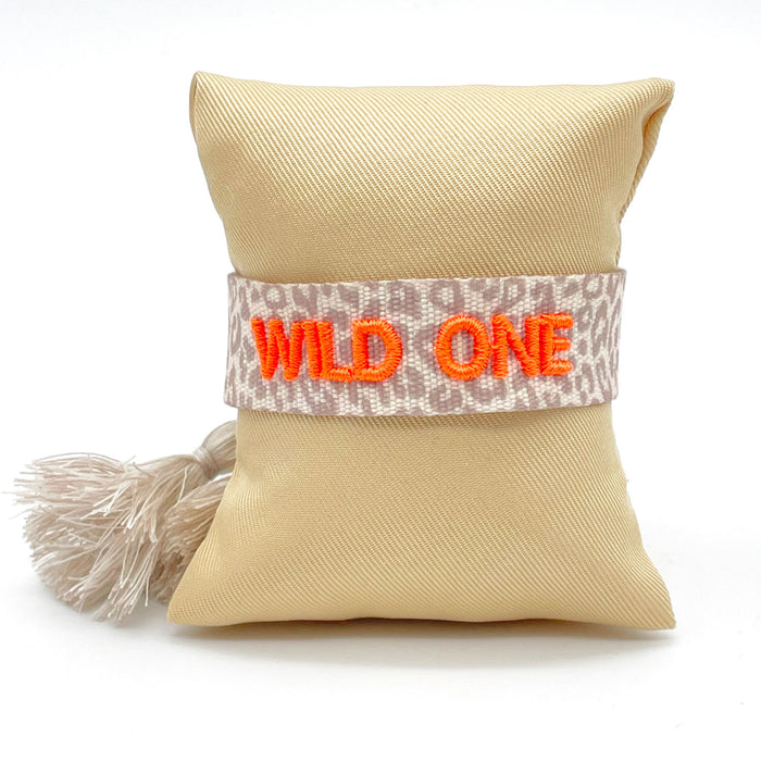 Canvas Statement Armband Wild One Leo Orange besticktes Webarmband