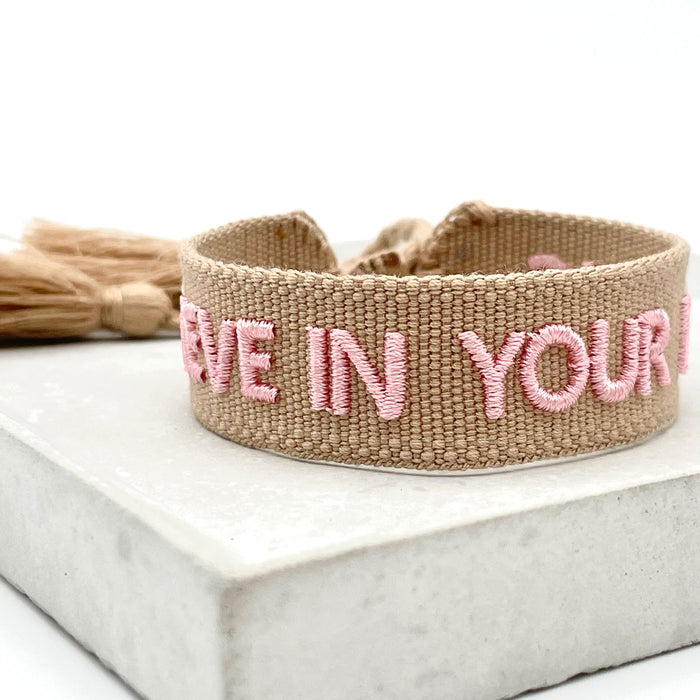 Canvas Statement Armband Believe in Your Magic Taupe Rose besticktes Webarmband