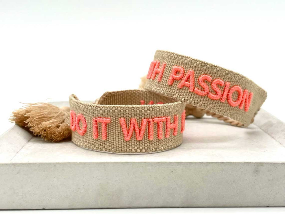 Canvas Statement Armband Do it with Passion Grau Neon besticktes Webarmband