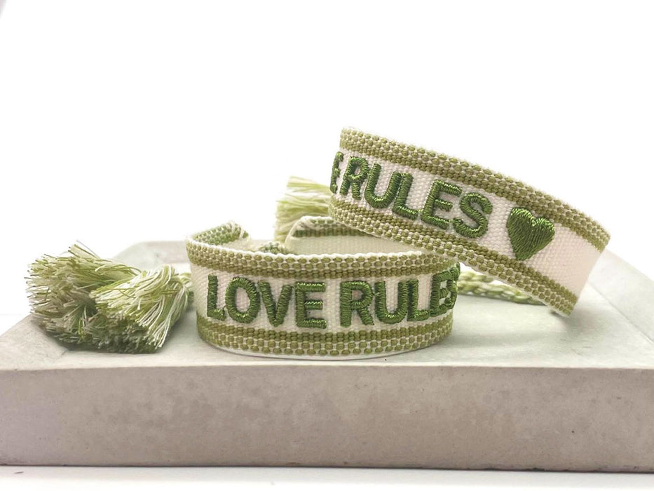 Canvas Statement Armband Love Rules Weiß Grün besticktes Webarmband